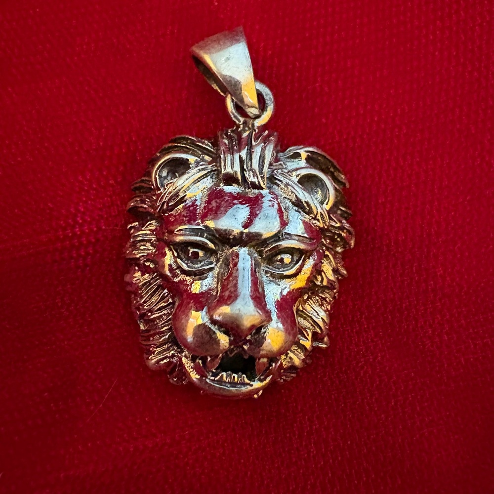 Lion head Pendant Sterling Silver 925. Extremely detailed. Brand new